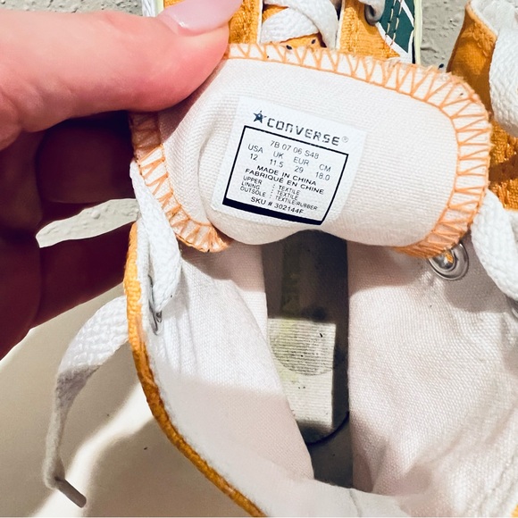 Converse Kids Custom Rare Unisex Hi Top Yellow Sneakers
Size 12 - Picture 9 of 9